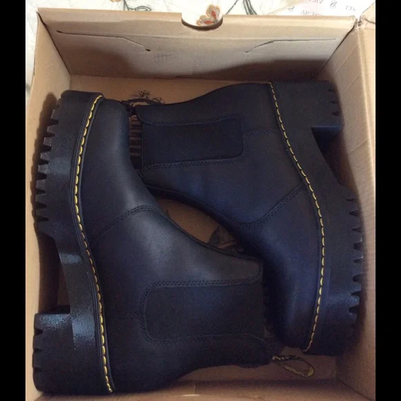 DR. Martens Rometty Chelsea boot - Picture 2 of 11